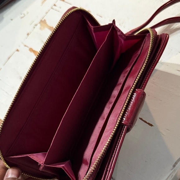 Elegant Burgundy Leather Wallet - Picture 3 of 4